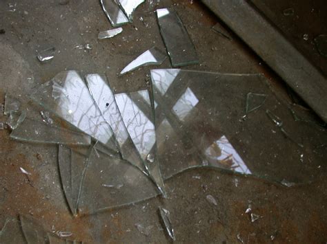 Image*After : textures : broken shards of glass on floor smashed fragments