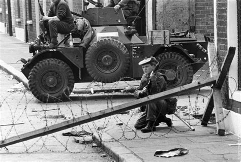 33 Vintage Photographs That Capture the Troubles in Northern Ireland During the 1970s ~ vintage ...