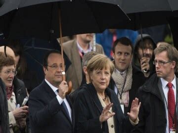 Angela Merkel, Francois Hollande Seek to Warm Up Ties on Baltic Coast