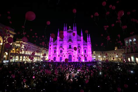 Il Duomo di Milano si colora di rosa per i 25 anni della lotta contro il cancro al seno