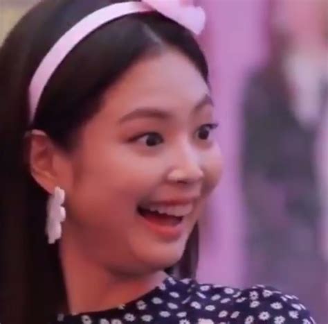 Jennie kim😂 ️ Blackpink Memes, Funny Kpop Memes, Meme Faces, Funny ...