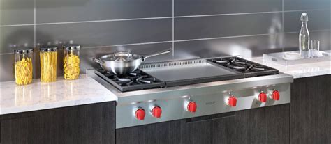 Wolf 48" Sealed Burner Rangetop - 4 Burners and Infrared Dual Griddle (SRT484DG)