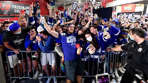 Lightning Stanley Cup parade includes players, fans failing to say ...