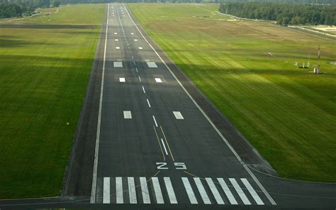 Airport Runway Wallpapers - Top Free Airport Runway Backgrounds ...