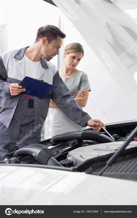 Engineer explaining car engine — Stock Photo © londondeposit #138127904