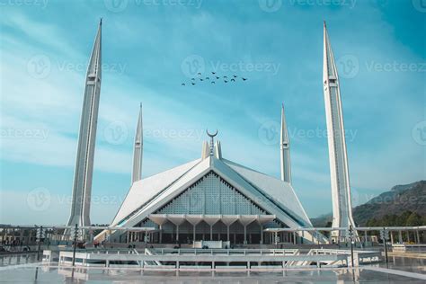 A beautiful view of faisal masjid. unique picture of shah faisal mosque. 8036640 Stock Photo at ...