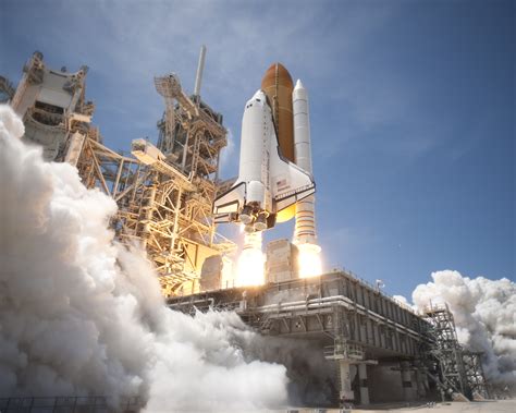 File:Space Shuttle Atlantis launches from KSC on STS-132 side view.jpg ...