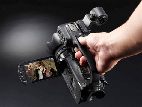 14 Best Cameras For YouTube Video Recording & Vlogging in 2021