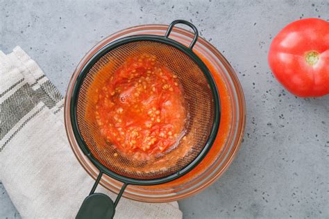 Homemade Tomato Puree Recipe and Canning Tips