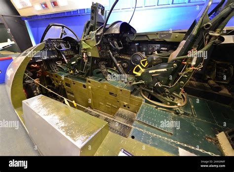 The flight deck of a B-47 Stratojet Stock Photo - Alamy