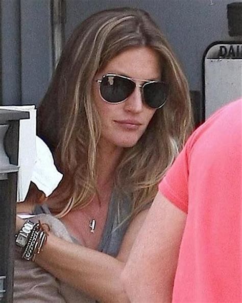 Gisele Bündchen wears Cartier tank francaise watch | Cartier tank francaise, Gisele bündchen, Gisele