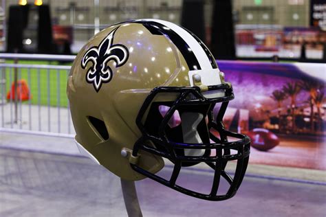 Saints fans like the new helmet, but still respect the old - Canal ...