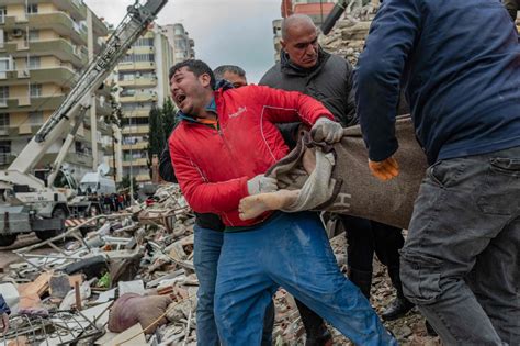 Ya son más de 4.300 los muertos por los terremotos en Turquía y Siria