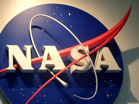 3D NASA Logo | This 3D logo appears above the doors leading … | Flickr