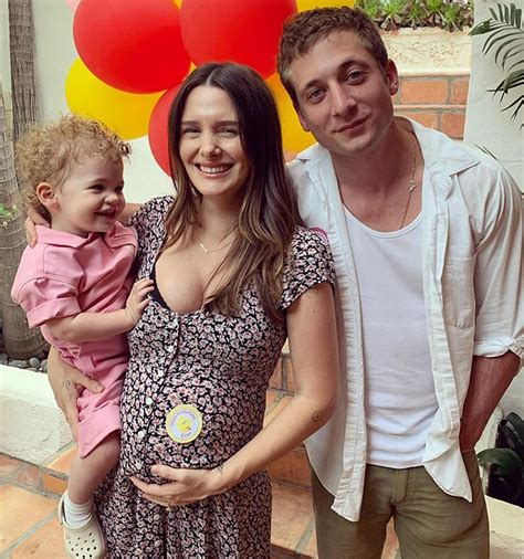 Shameless ' Jeremy Allen White, Wife Addison Timlin Welcome Daughter Dolores Wild