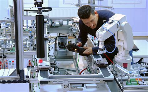 What to Look for When Performing Industrial Robot Maintenance - Robotics 24/7