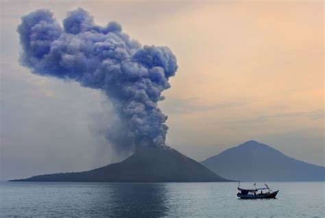 Krakatoa Volcano: Facts About Deadly Eruption | Live Science