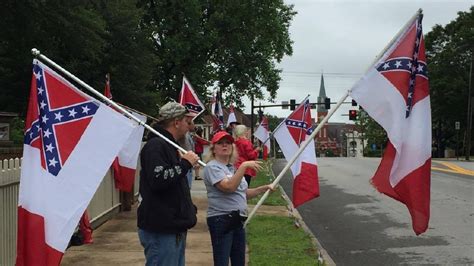 Confederate flag supporters rally outside of Danville museum | WSET