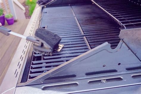 How To Clean A Gas Grill - Elite Patio Direct