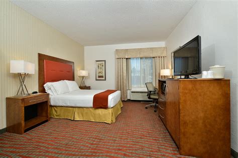 HOLIDAY INN EXPRESS BOSTON-MILFORD, AN IHG HOTEL - Updated 2024 Prices ...