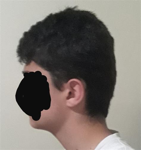 My head is really flat and weird, how should I cut my hair? : r/malehairadvice