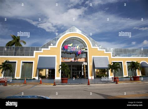 mall of the americas shopping mall miami florida usa Stock Photo - Alamy