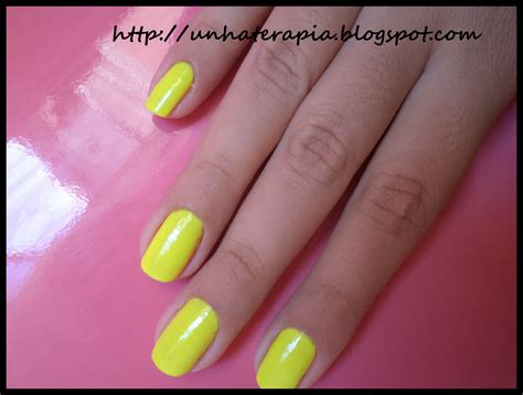 Unha terapia: Domingo do Esmalte : Verde Limão Fluorescente - L'a Pogée