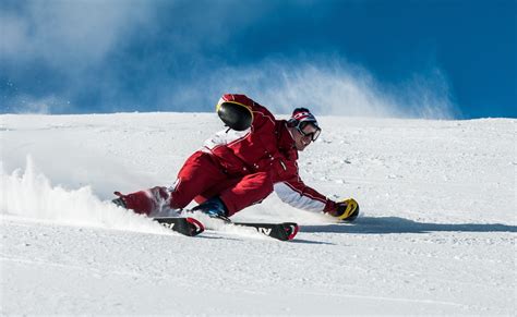 Preventing common ski injuries - BODY LOGIC