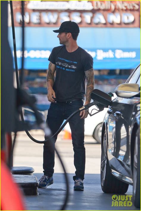 Adam Levine Steps Out After Dinner with Behati Prinsloo's Parents: Photo 2975557 | Adam Levine ...