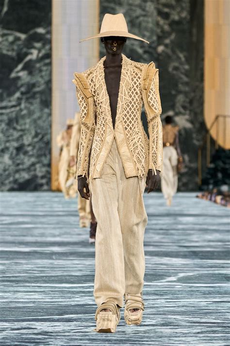 Balmain Spring 2023 Ready-to-Wear Collection | Vogue