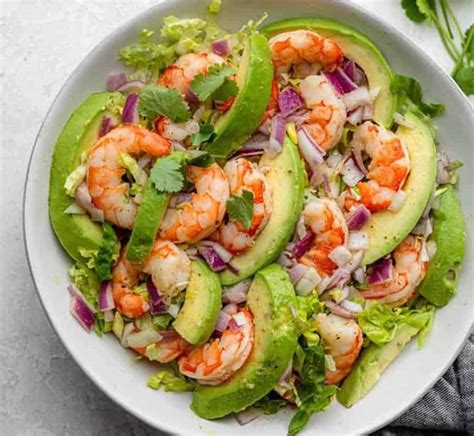 Salade avocat aux crevettes - pour votre entrée ou apéro de soirée.