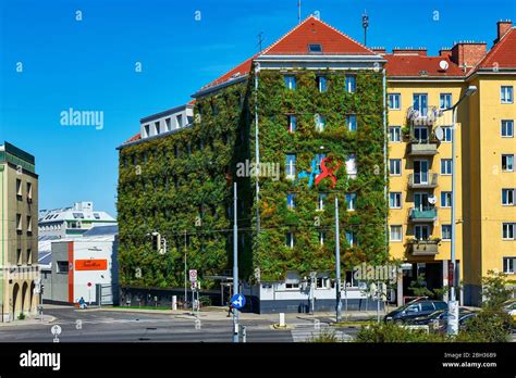 Street scene in downtown vienna hi-res stock photography and images - Alamy