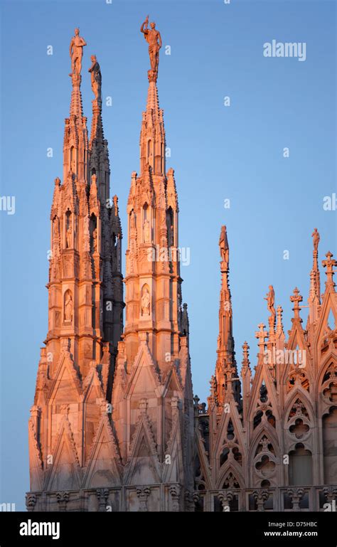 Milan cathedral exterior hi-res stock photography and images - Alamy