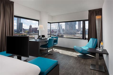 Junior Panorama Suite with view on the Erasmus bridge in Rotterdam ...