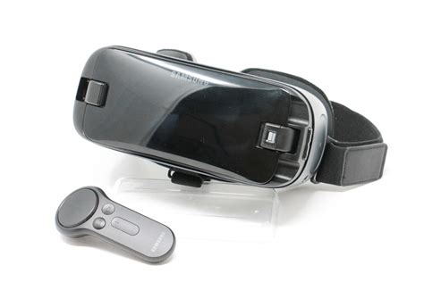 Samsung Gear VR Headset with Controller - SOLD