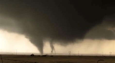 Found a ‘dead man walking’ in some footage of the May 31, 2013 El Reno tornado : r/tornado