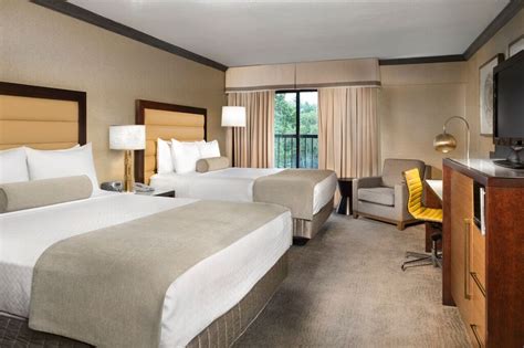 Guest Rooms | Asheville Crowne Plaza