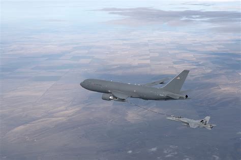 KC-46 refuels fighter jet with hose, drogue system for first time > Air ...