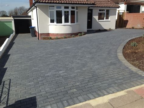 Grey block-paved driveway (charcoal blocks ) | Driveway design ...