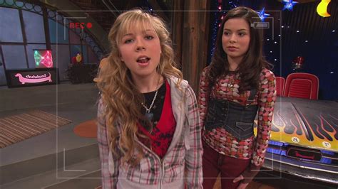 Watch iCarly (2007) Season 2 Episode 8: iCarly - iKiss – Full show on ...