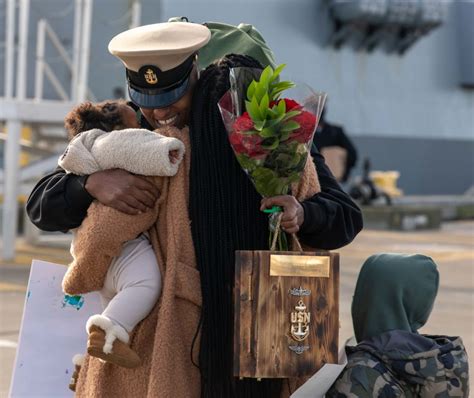 USS Ralph Johnson returns to Everett from deployment - Lynnwood Times