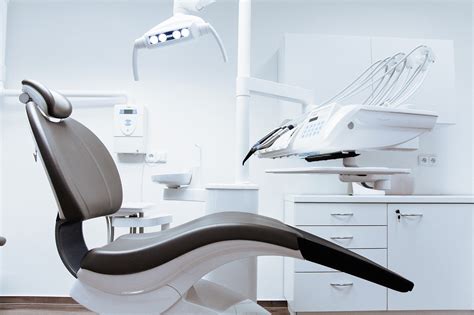 Three Things Dental Chairs Do to Make Patients Uncomfortable