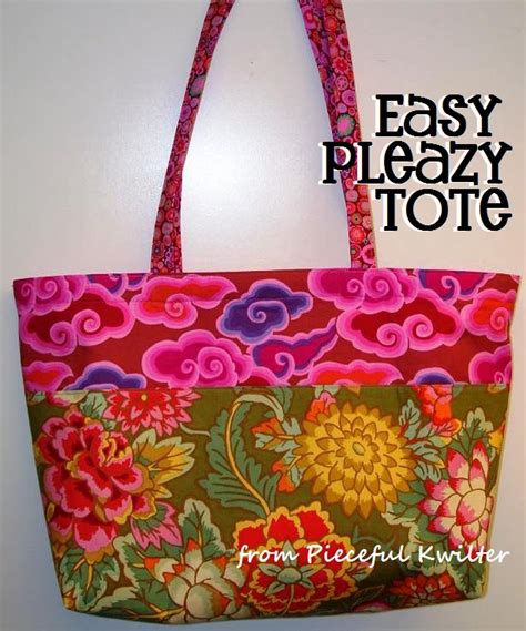 pieceful kwilter: Easy Pleazy Tote Tutorial