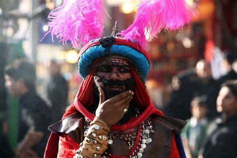 Hundreds of thousands pack Iraq's Karbala for Ashura | Middle East Eye