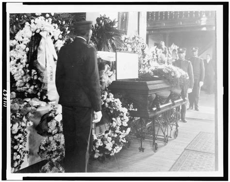 [Booker T. Washington, lying in state] | Library of Congress