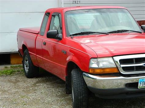 Sell used 2000 Ford Ranger XLT Extended Cab Pickup 4-Door 3.0L in Mogadore, Ohio, United States