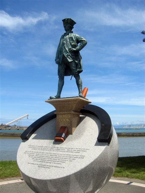 Discovering New Zealand: Captain James Cook Statue