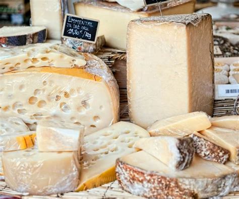 32 Most Popular French Cheeses (Extensive Guide to French Cheese) - Chef's Pencil