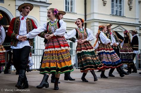 Polish Folk Dance -Polish Culture - Polski Taniec Ludowy | Folk dance, Folk costume, Fashion