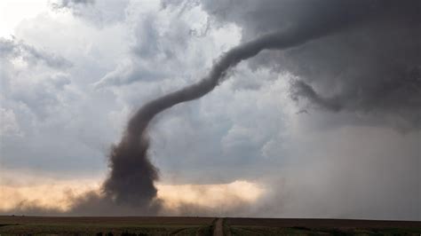 Why Hurricanes Bring Tornadoes After They Make Landfall - The New York Times